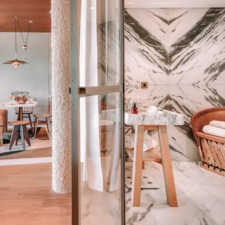 Hotel Lily Of The Valley